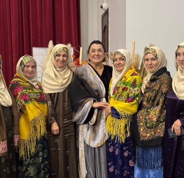 На Международном форуме женщин прошла масштабная акция «Платок - символ мира»