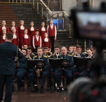 Состоялась премьера памятного видеоклипа на легендарную песню Александры Пахмутовой «Нежность»